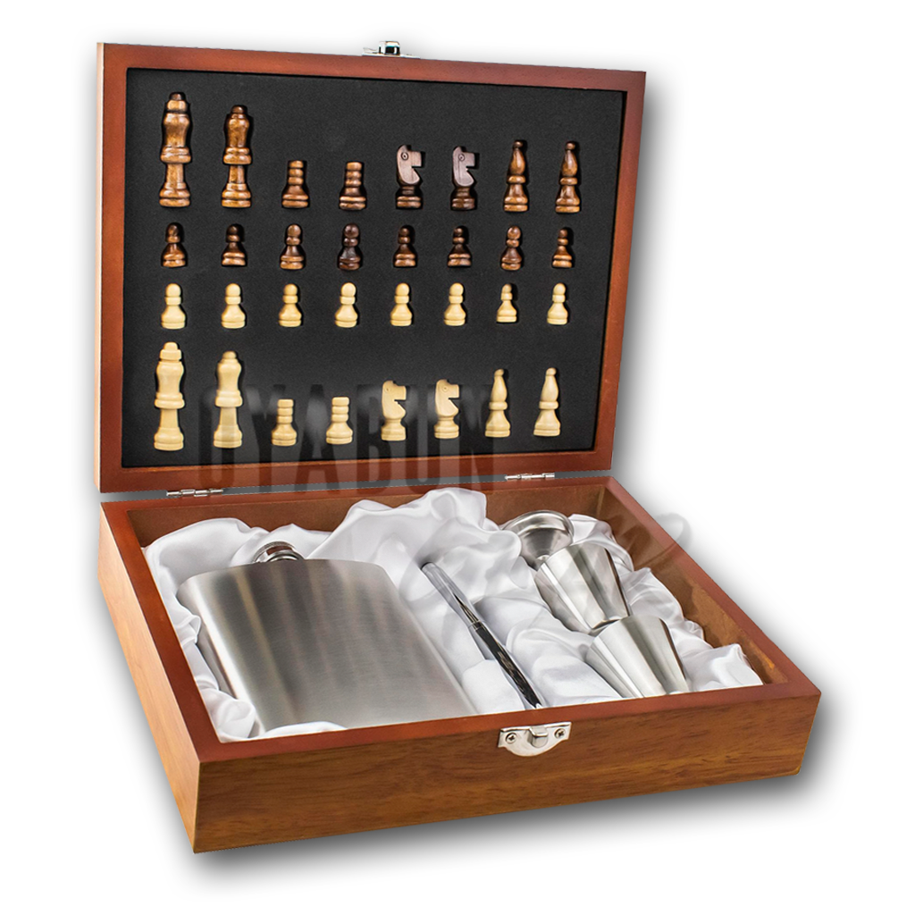 "Elegant chess set gift box featuring a beautifully crafted wooden board, a hip flask, cups and a refillable pen. Perfect for both beginners and seasoned players. A timeless gift for chess enthusiasts."